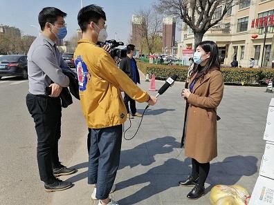 “抗击疫情，关爱老人”